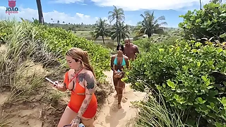 Aventura na Praia de Nudismo Acaba Todo Mundo Transando na Orgia &vert; Joao O Safado - Lunna Geek - Brinquedo Ator 2 - Pitbull Porn &lpar; PARTE 1 &rpar;
